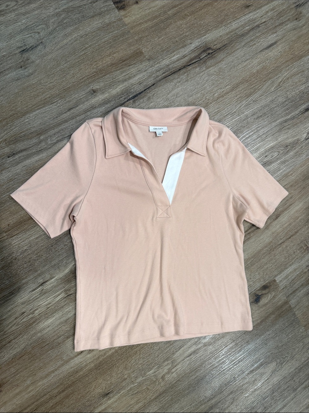NWOT On 34th Open V-Polo Tee in Blush Tan White Collar Detail